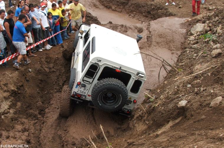 Land Rover Defender trial 4x4